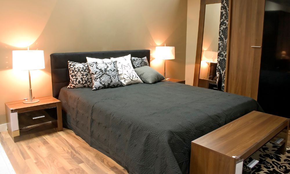 Two night stands illuminate room